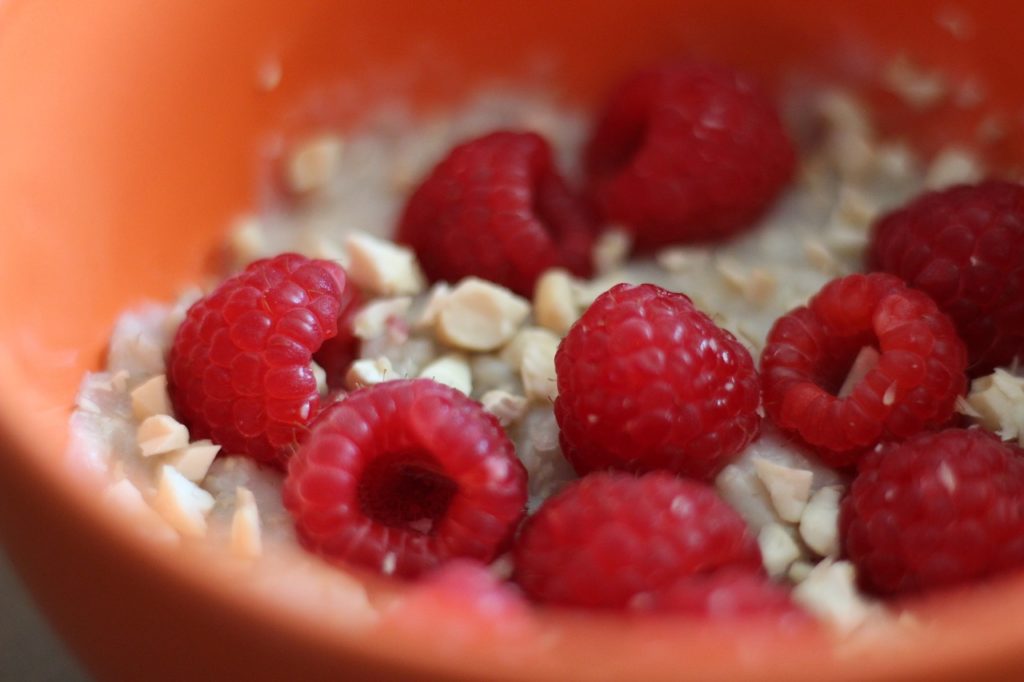 Fiocchi d’avena con lampone e mandorle senza zucchero