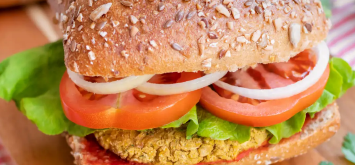 Un burger di ceci per una dieta vegana e vegetariana