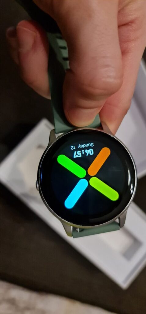 Recensione di un smartwatch lowcost che funziona molto bene a meno di 50 euro